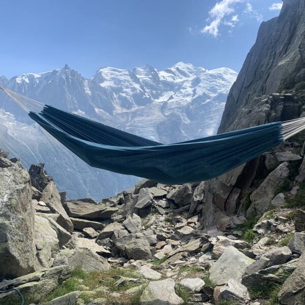 Hamac bleu paon au Mont-Blanc
