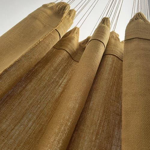 Hamac en lin moutarde vue drappée