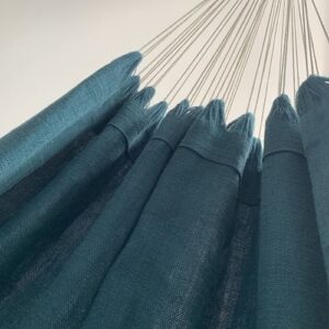 Hamac d’intérieur en lin bleu paon : l’urbain